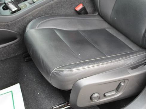 Used 2021 Volvo XC40 T4 Momentum image 14