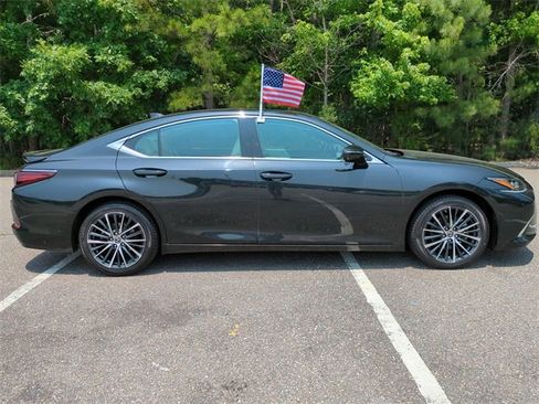 Used 2022 Lexus ES 350 w/ Premium Package image 3
