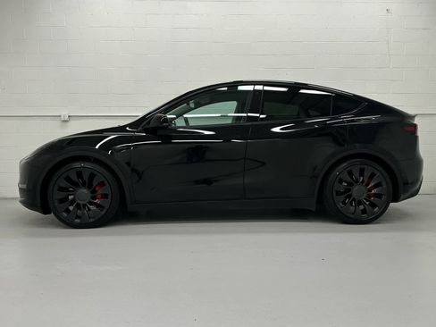 Used 2022 Tesla Model Y Performance image 3