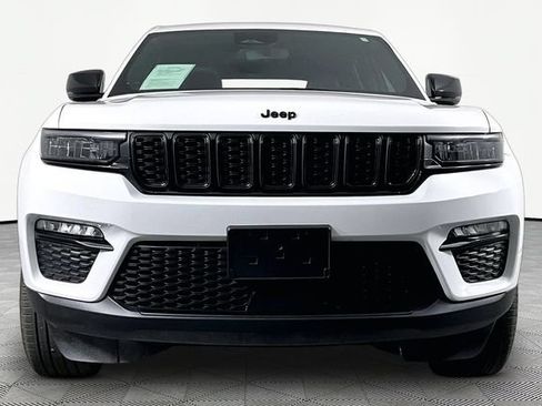 Used 2024 Jeep Grand Cherokee Limited w/ Black Appearance Package RWD image 2