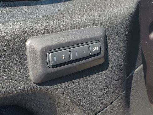 Used 2017 Nissan Titan PRO-4X w/ Pro-4x Convenience Package AWD/4WD image 9