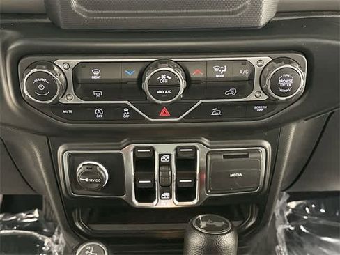 Used 2022 Jeep Wrangler Unlimited Sport image 15