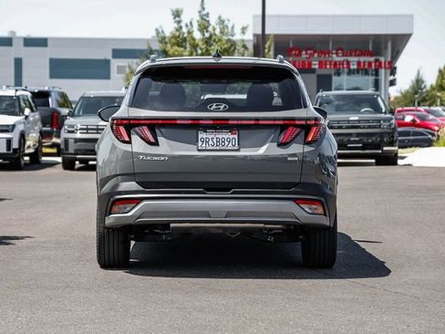 Certified 2025 Hyundai Tucson Limited AWD/4WD image 4
