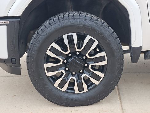 Used 2024 GMC Sierra 2500 Denali Ultimate AWD/4WD image 9