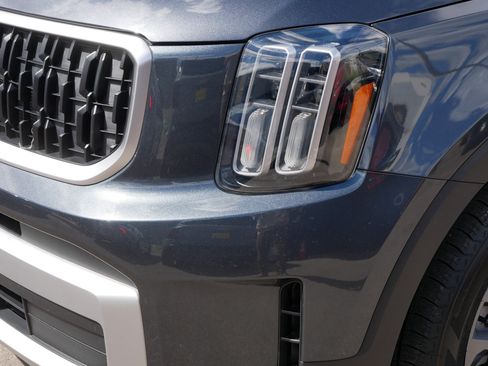 Used 2023 Kia Telluride LX AWD/4WD image 16