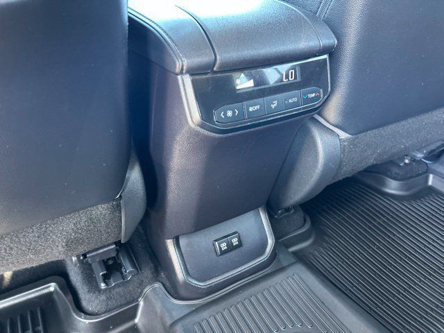 Used 2021 Toyota Highlander XLE AWD/4WD image 11