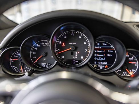 Used 2017 Porsche Cayenne Platinum Edition w/ Premium Package Plus (PJX) image 25