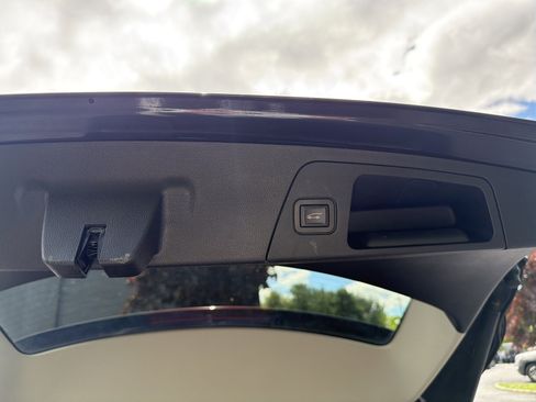 Used 2019 Buick Envision Essence AWD/4WD image 10