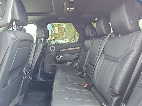 Used 2019 Land Rover Discovery HSE AWD/4WD image 14