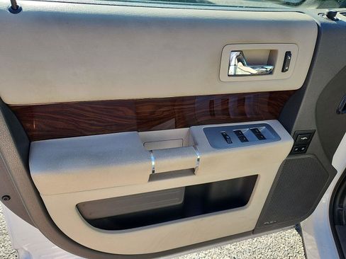 Used 2011 Ford Flex SEL w/ Rapid Spec Order Code image 12