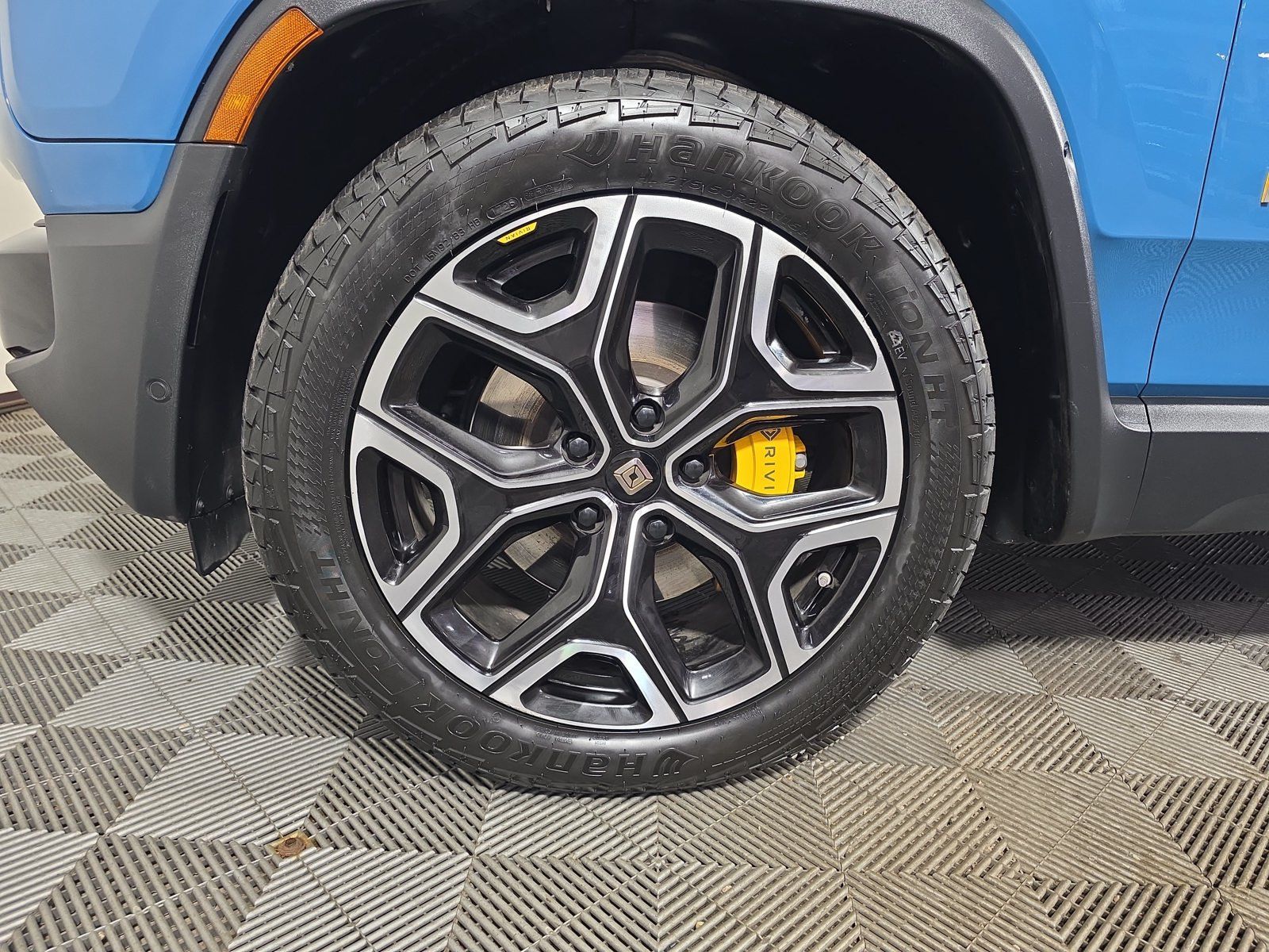 Used 2023 Rivian R1T Adventure Quad AWD/4WD image 9