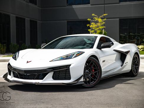 Used 2023 Chevrolet Corvette Z06 RWD image 2