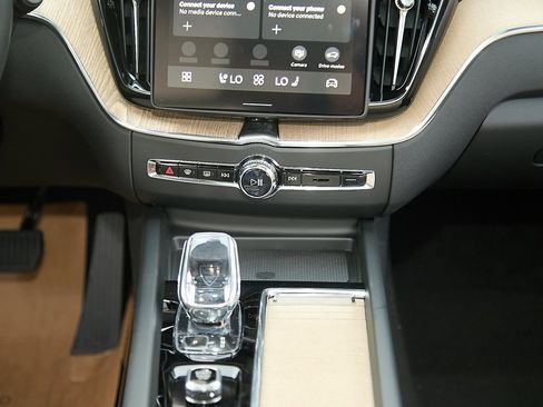 New 2026 Volvo XC60 B5 Plus w/ Protection Package Premier image 27