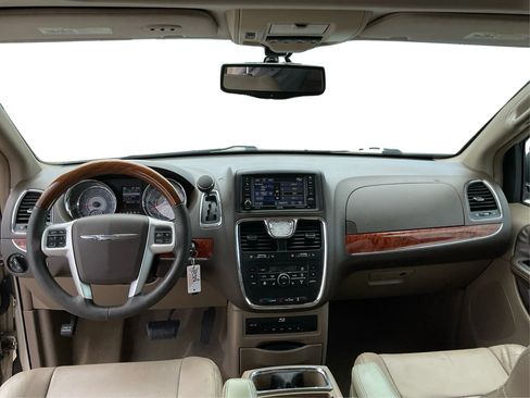 Used 2014 Chrysler Town & Country Limited w/ Luxury Group FWD image 22