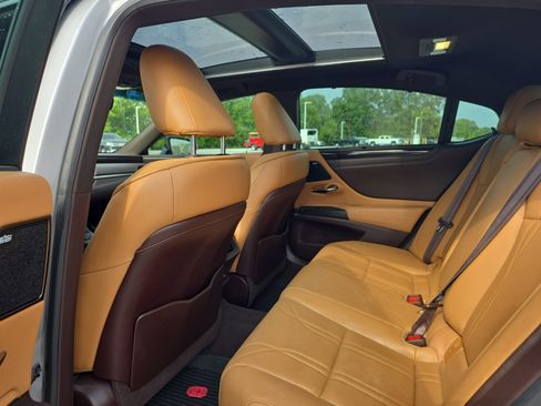 Used 2019 Lexus ES 350 Ultra Luxury FWD image 11