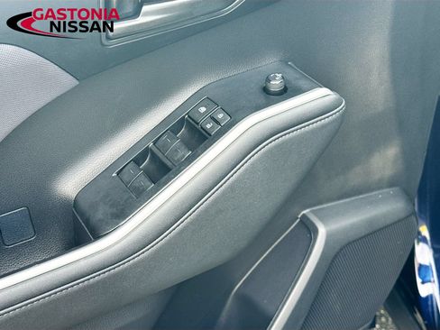 Used 2023 Toyota Highlander LE FWD image 21