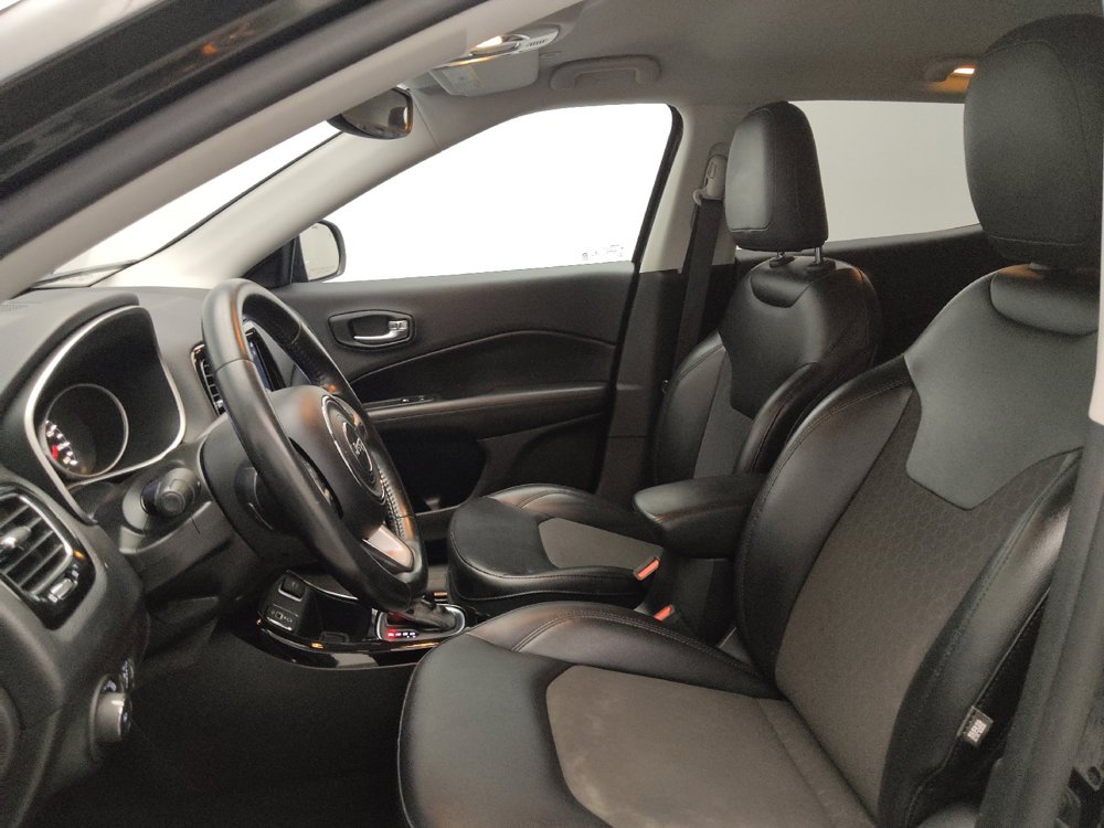 Used 2019 Jeep Compass Latitude FWD image 17