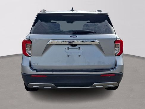 Certified 2022 Ford Explorer XLT w/ Equipment Group 202A RWD image 5