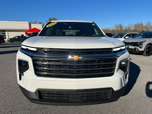 Used 2025 Chevrolet Traverse LT image 14