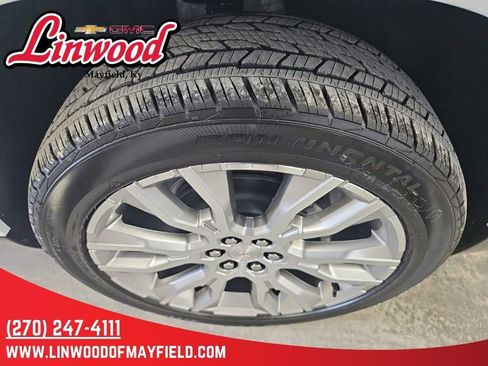 New 2026 GMC Acadia Denali w/ Super Cruise Package FWD image 9
