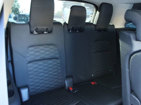 Used 2022 Nissan Pathfinder SV image 19