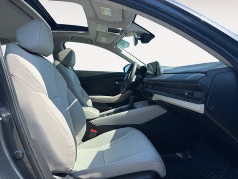 Used 2023 Honda Accord EX image 12