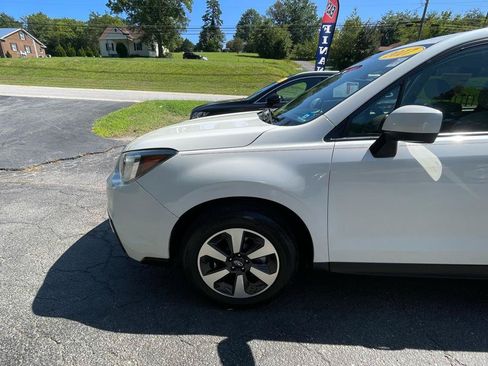 Used 2017 Subaru Forester 2.5i Premium AWD/4WD image 2