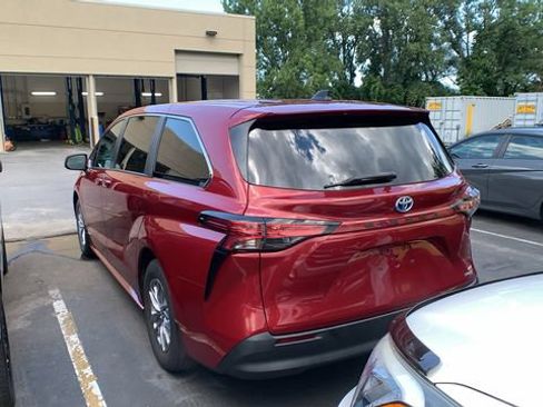 Used 2021 Toyota Sienna LE FWD image 5
