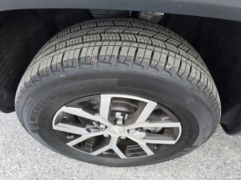 Used 2025 Jeep Grand Cherokee L Limited image 11