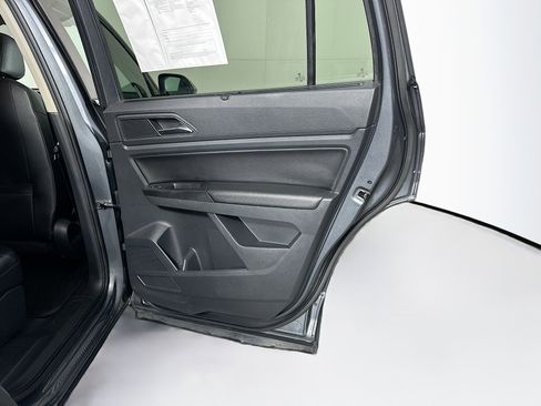 Used 2018 Volkswagen Atlas SE image 31