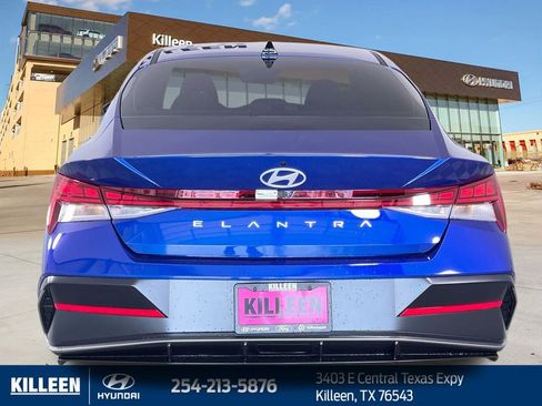 Used 2025 Hyundai Elantra SEL FWD image 8