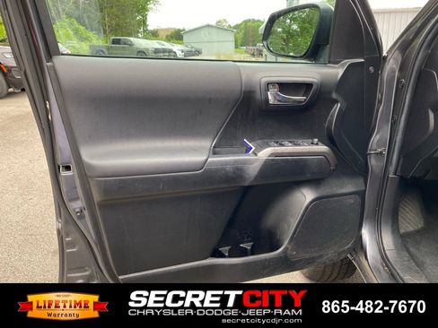 Used 2022 Toyota Tacoma TRD Off-Road w/ Technology Package AWD/4WD image 13