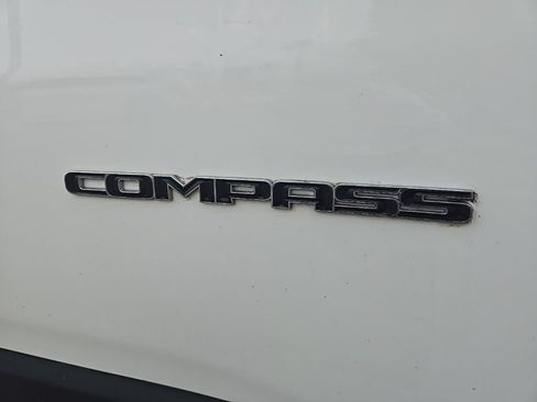 Used 2018 Jeep Compass Latitude w/ Popular Equipment Group AWD/4WD image 11