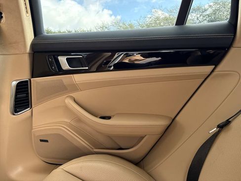 Used 2018 Porsche Panamera 4 image 15
