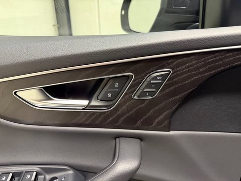 Used 2023 Audi Q8 Premium AWD/4WD image 29