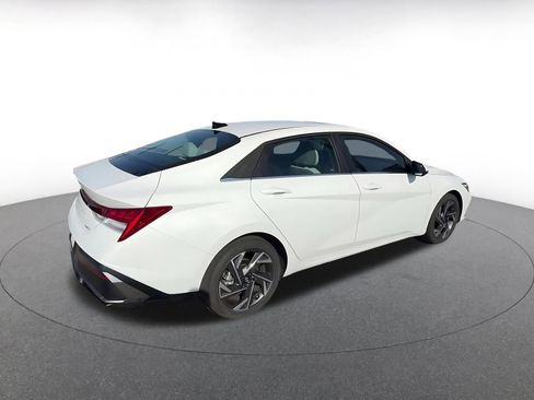 Used 2025 Hyundai Elantra Limited image 15