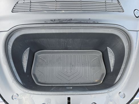 Used 2024 Tesla Model Y 2WD image 30