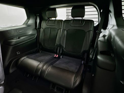 Used 2023 Jeep Grand Cherokee L Altitude image 29