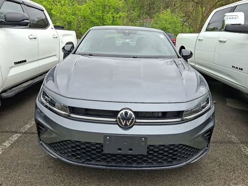 Used 2025 Volkswagen Jetta Sport FWD image 2