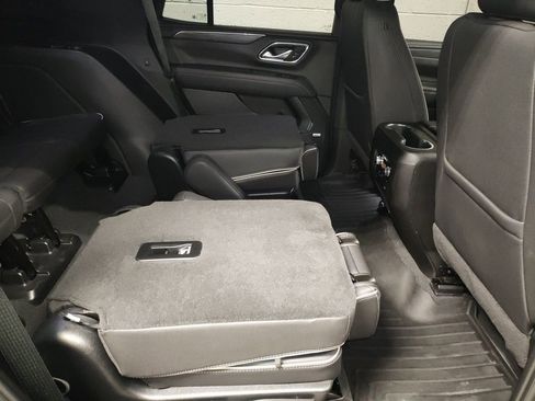 Certified 2023 GMC Yukon SLT w/ SLT Luxury Package image 13