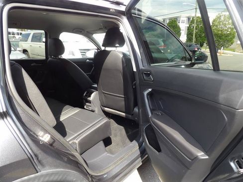Used 2018 Volkswagen Tiguan SE FWD image 14