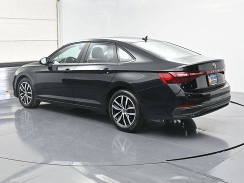 Certified 2025 Volkswagen Jetta SE w/ Sunroof Package image 21