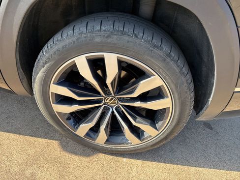 Used 2022 Volkswagen Atlas SEL Premium image 11