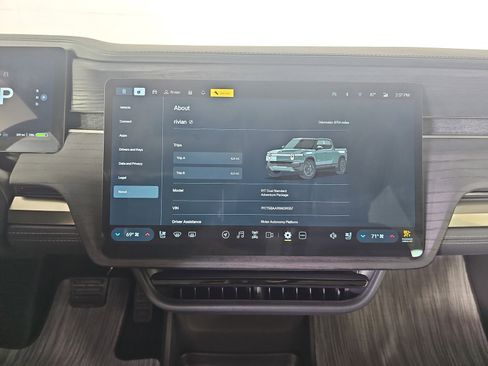 Used 2025 Rivian R1T Adventure image 27