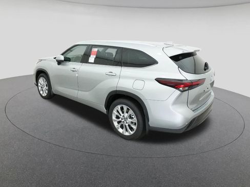 New 2025 Toyota Highlander Limited image 5