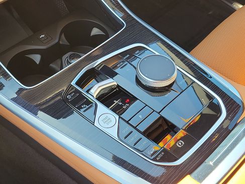 Used 2024 BMW X5 xDrive40i w/ M Sport Package image 26