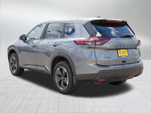 Used 2026 Nissan Rogue SV w/ Cold Weather Package AWD/4WD image 5