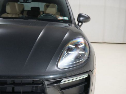 Used 2023 Porsche Macan AWD image 10