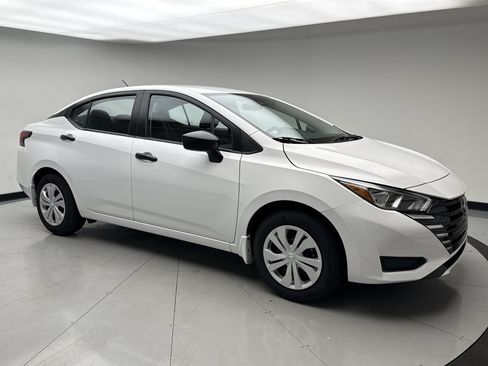 Used 2024 Nissan Versa S FWD image 7
