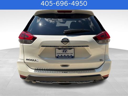 Used 2018 Nissan Rogue SL w/ Premium Package FWD image 4